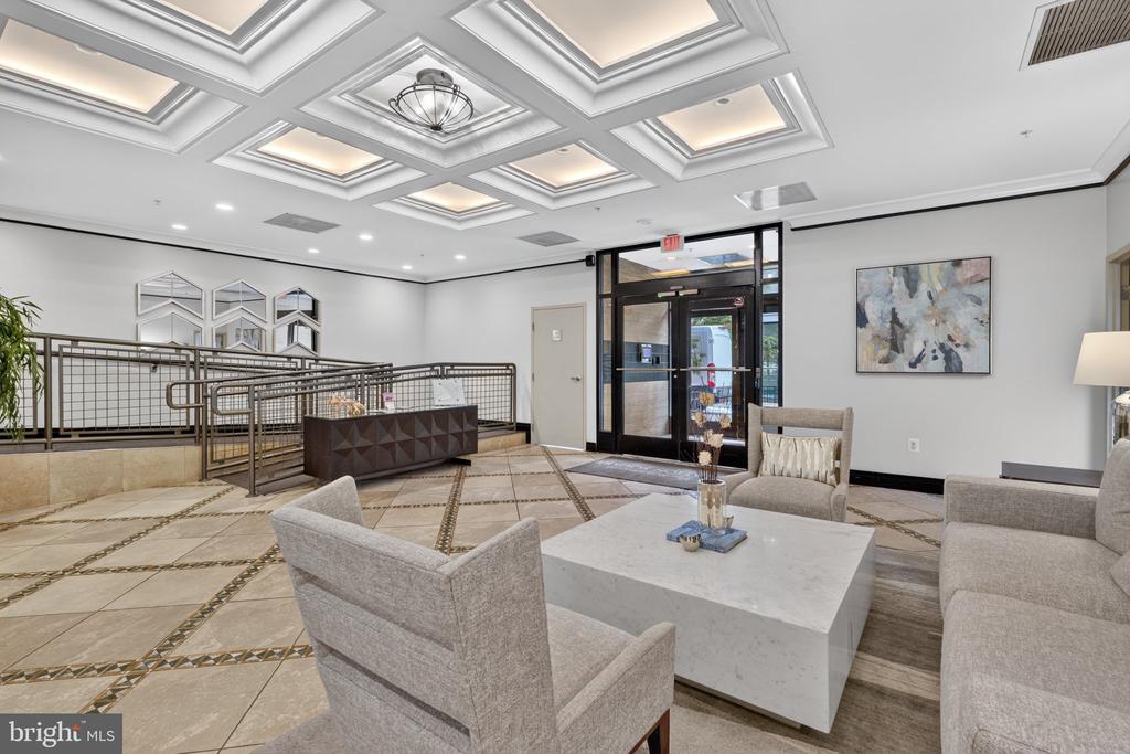 1201 N GARFIELD STREET Unit: 216