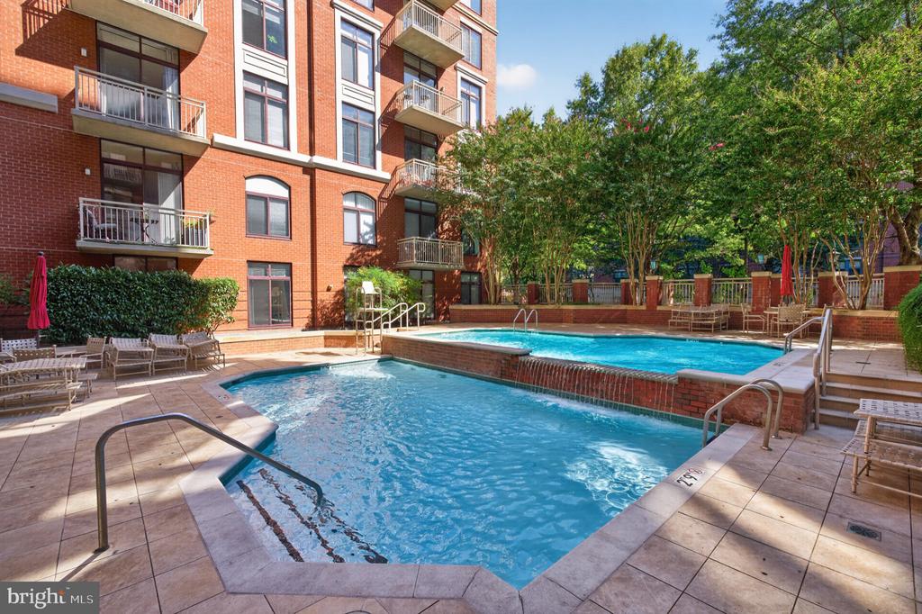1201 N GARFIELD STREET Unit: 216