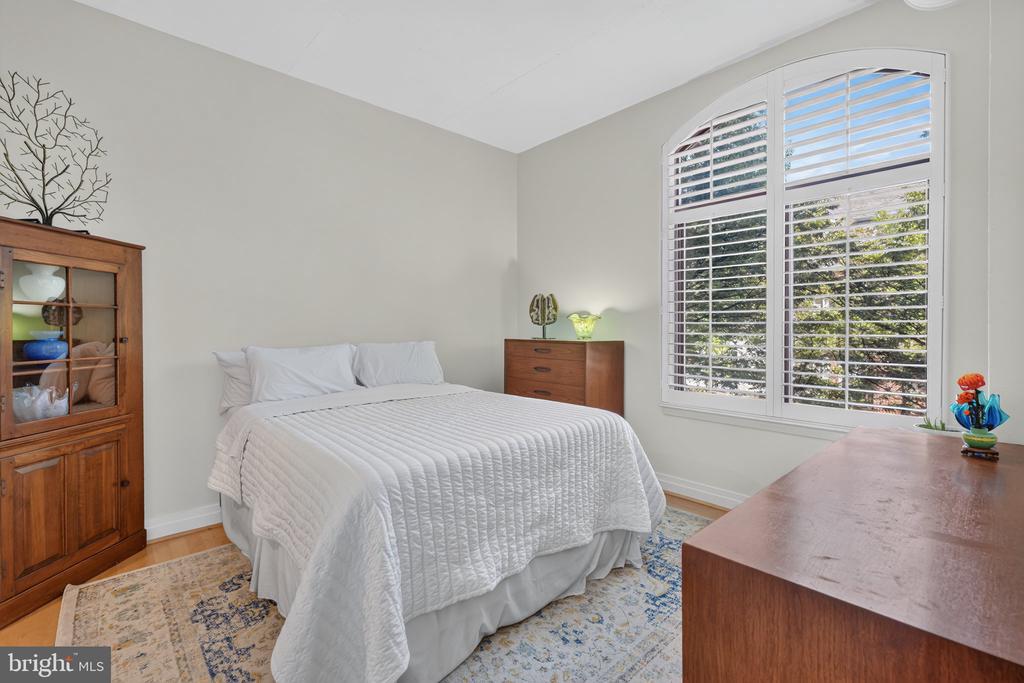 1201 N GARFIELD STREET Unit: 216