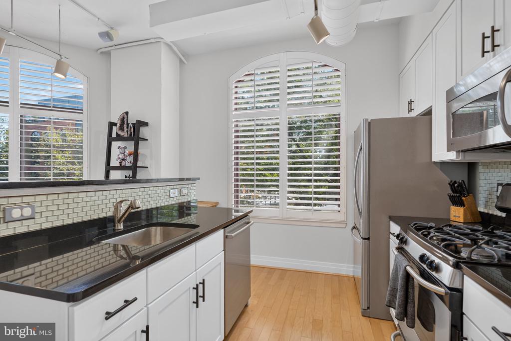 1201 N GARFIELD STREET Unit: 216