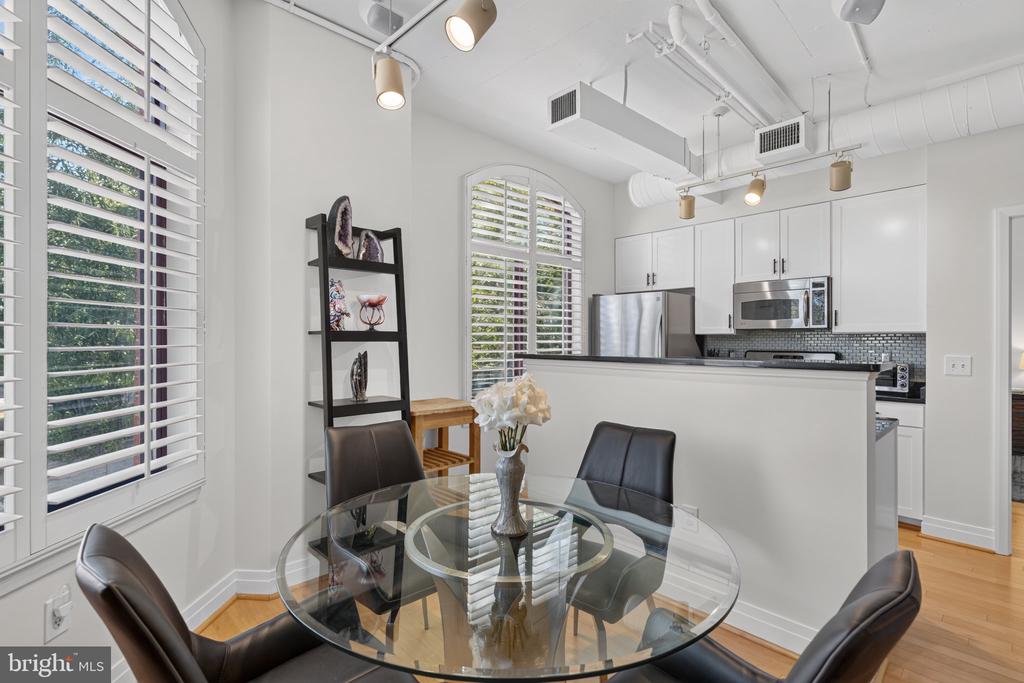 1201 N GARFIELD STREET Unit: 216