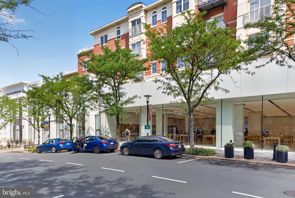 1201 N GARFIELD STREET Unit: 216