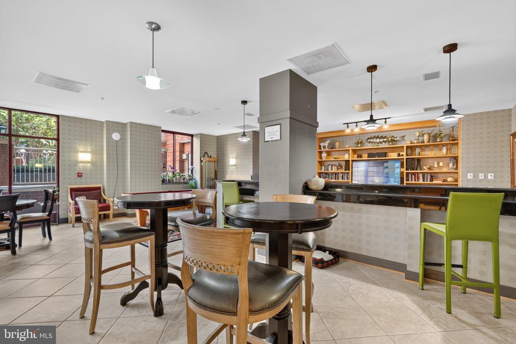 1201 N GARFIELD STREET Unit: 216