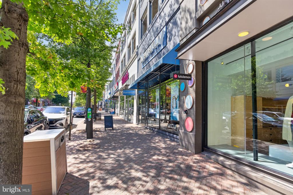 1201 N GARFIELD STREET Unit: 216