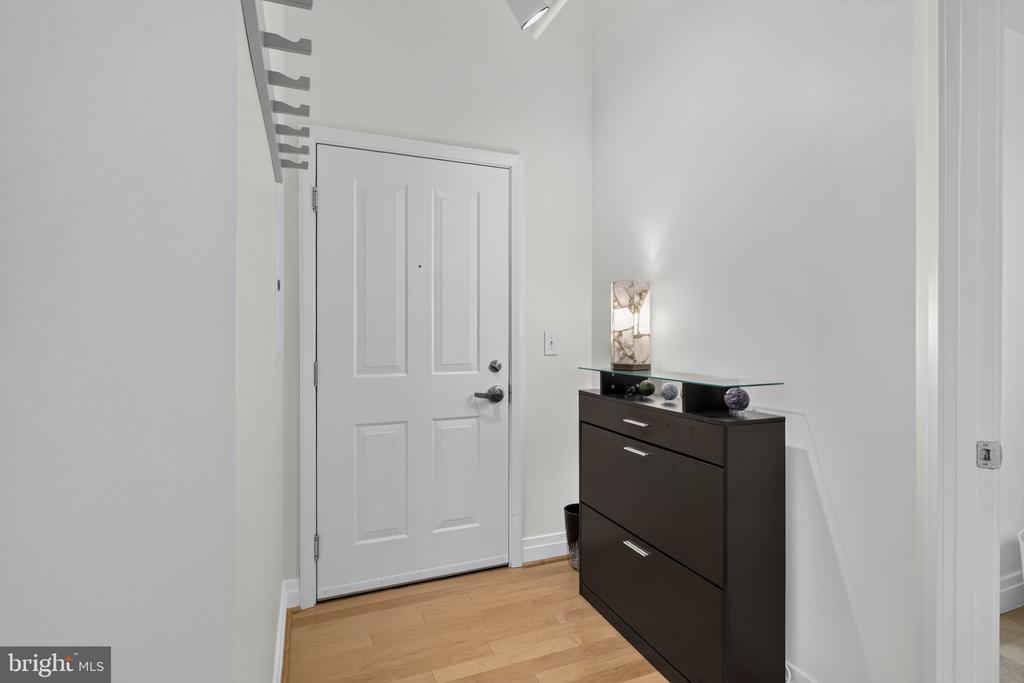 1201 N GARFIELD STREET Unit: 216