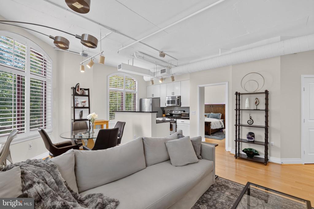 1201 N GARFIELD STREET Unit: 216