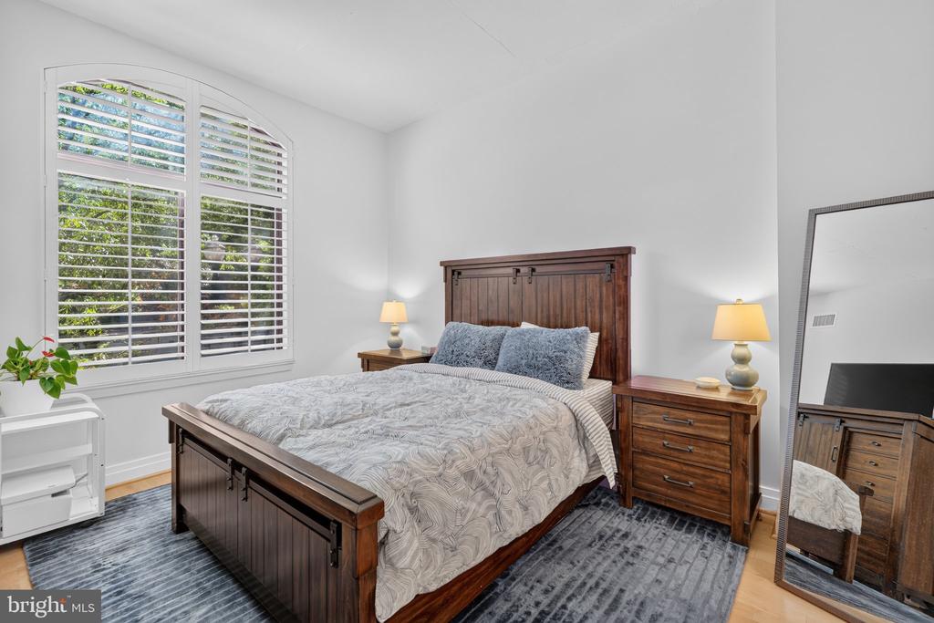 1201 N GARFIELD STREET Unit: 216
