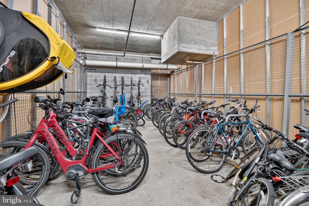 1201 N GARFIELD STREET Unit: 216