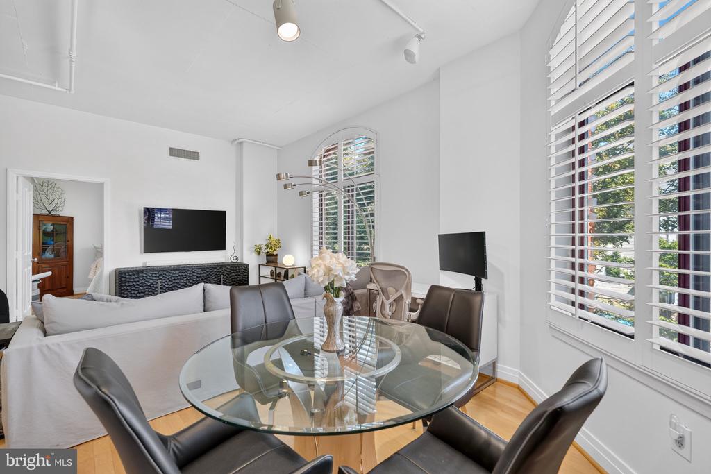 1201 N GARFIELD STREET Unit: 216