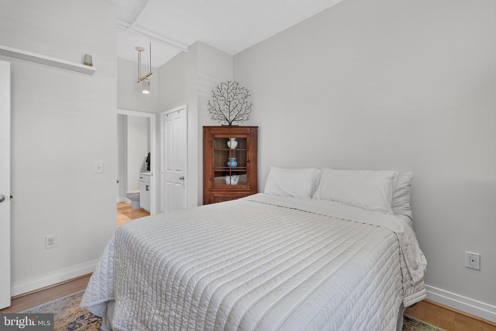1201 N GARFIELD STREET Unit: 216
