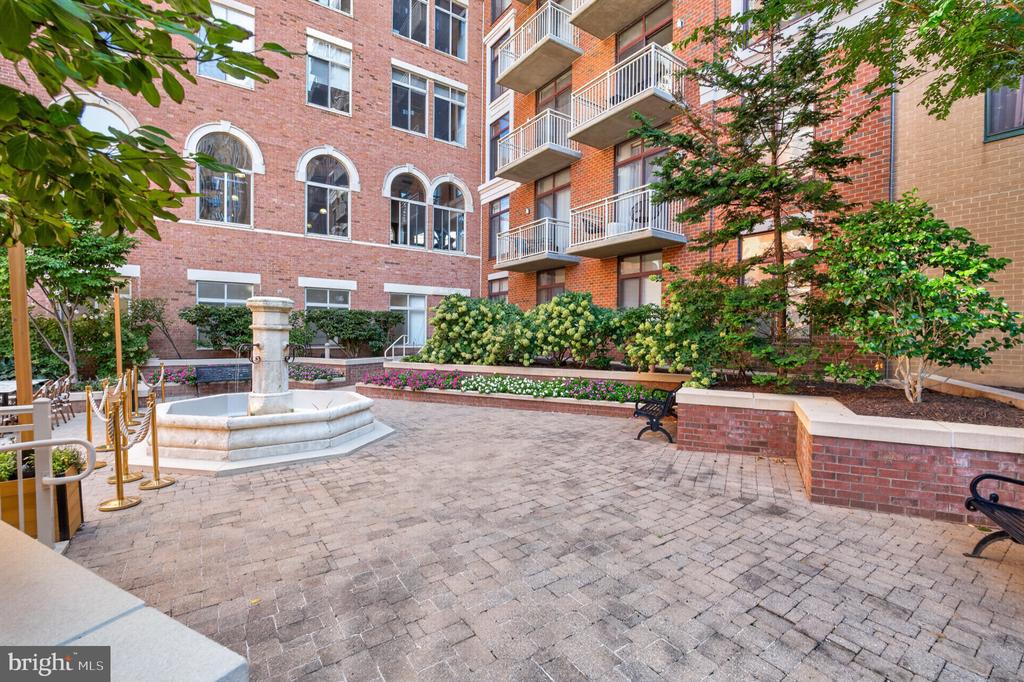 1201 N GARFIELD STREET Unit: 216