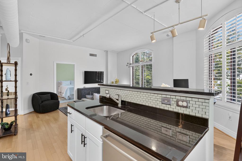 1201 N GARFIELD STREET Unit: 216