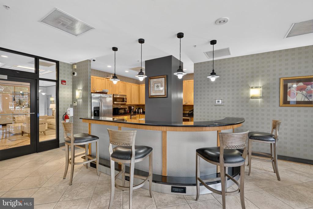1201 N GARFIELD STREET Unit: 216