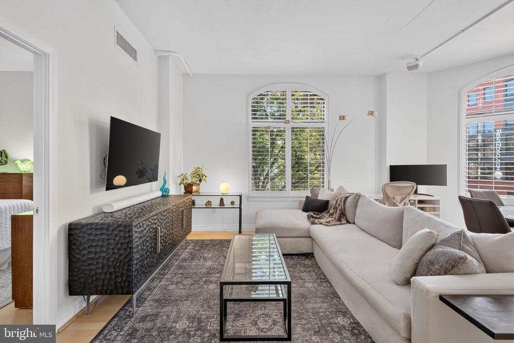 1201 N GARFIELD STREET Unit: 216