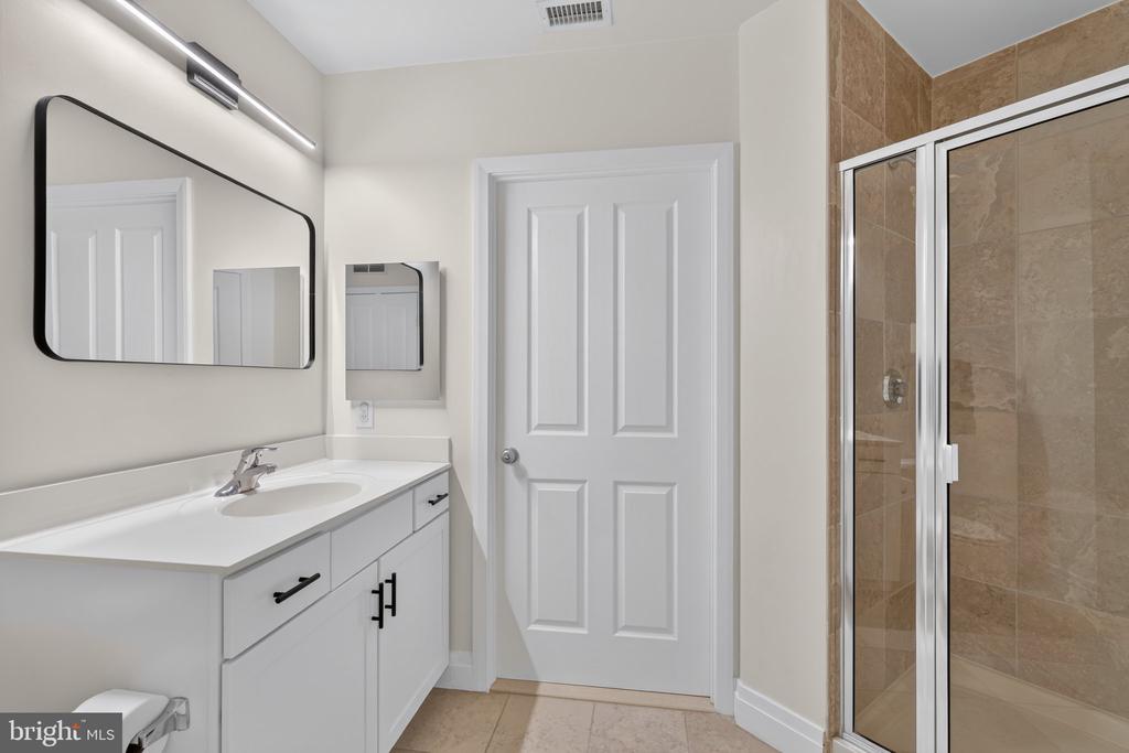 1201 N GARFIELD STREET Unit: 216