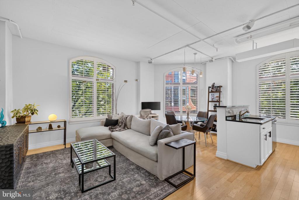 1201 N GARFIELD STREET Unit: 216
