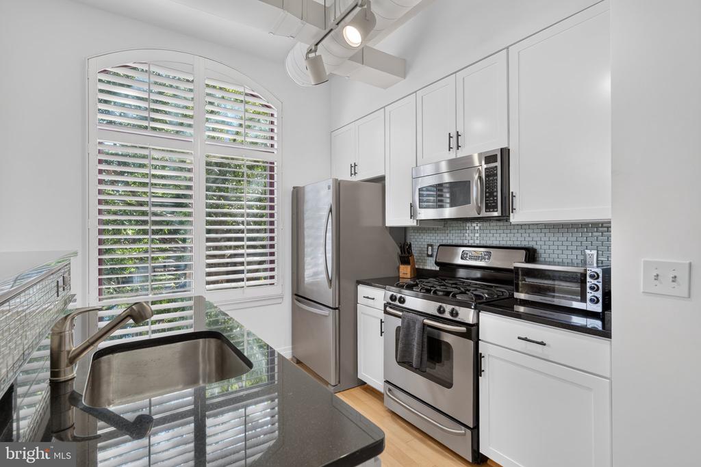 1201 N GARFIELD STREET Unit: 216