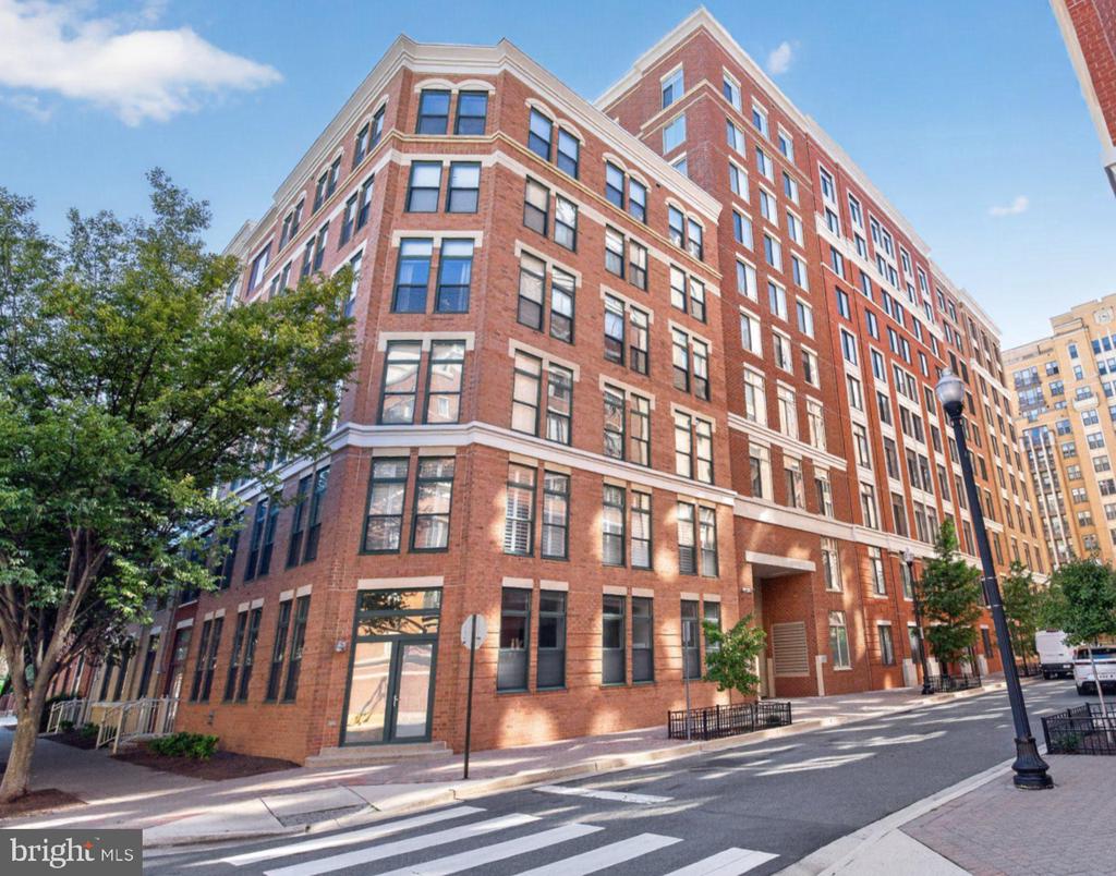1201 N GARFIELD STREET Unit: 216