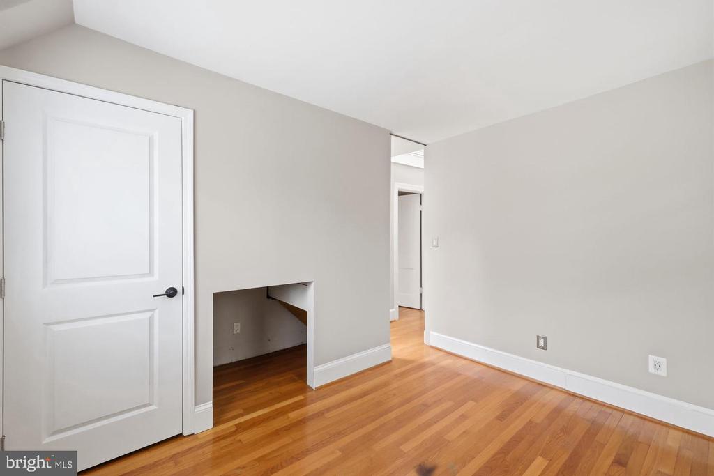1706 N GLEBE ROAD