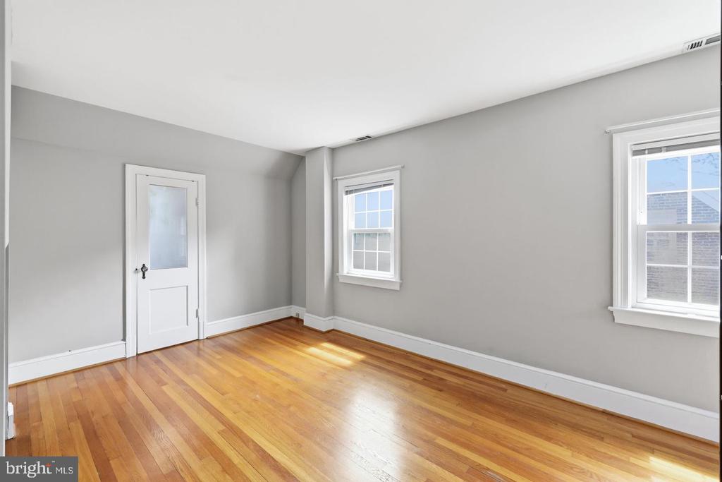1706 N GLEBE ROAD