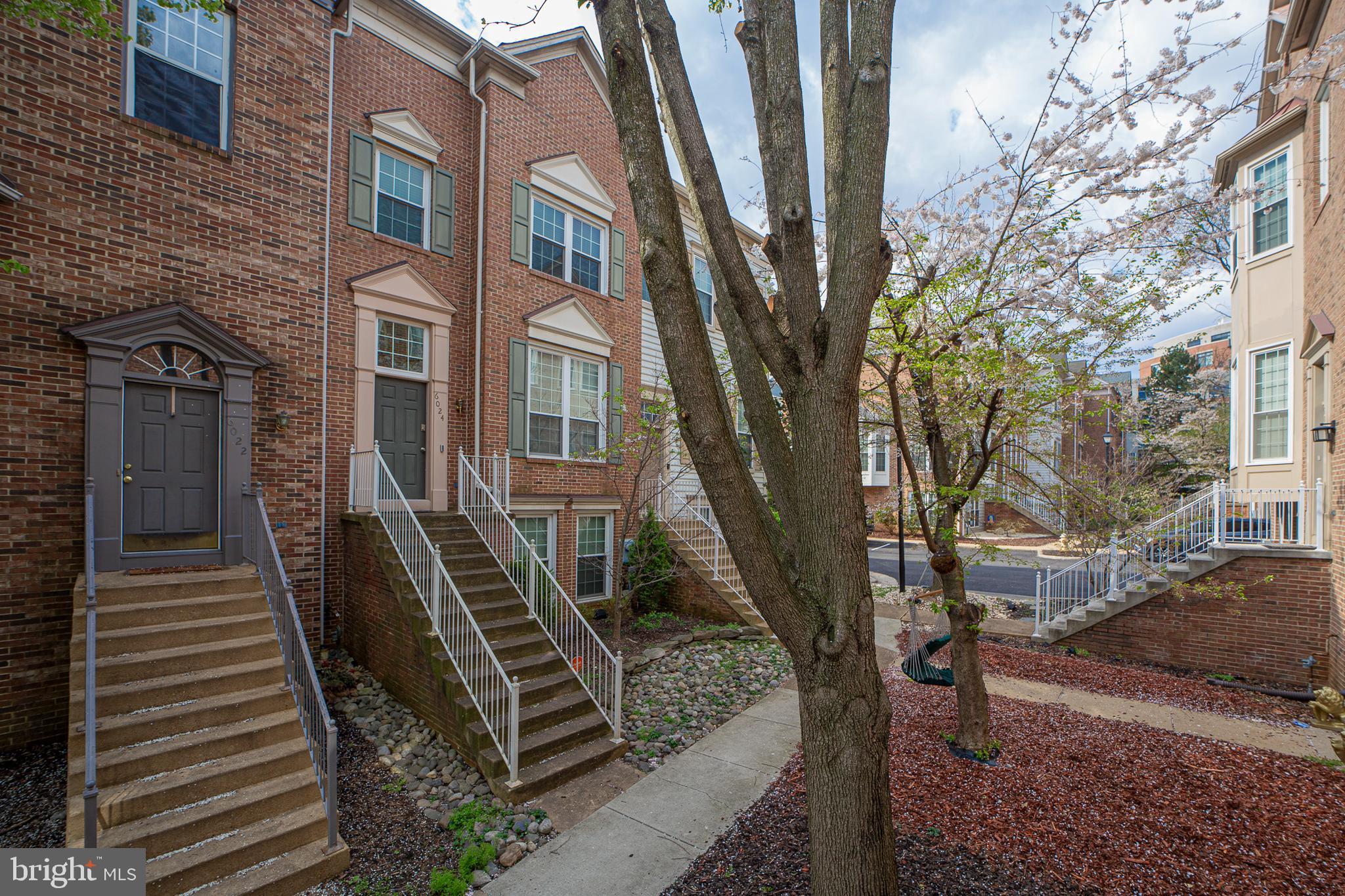 6024 RICKETTS WALK