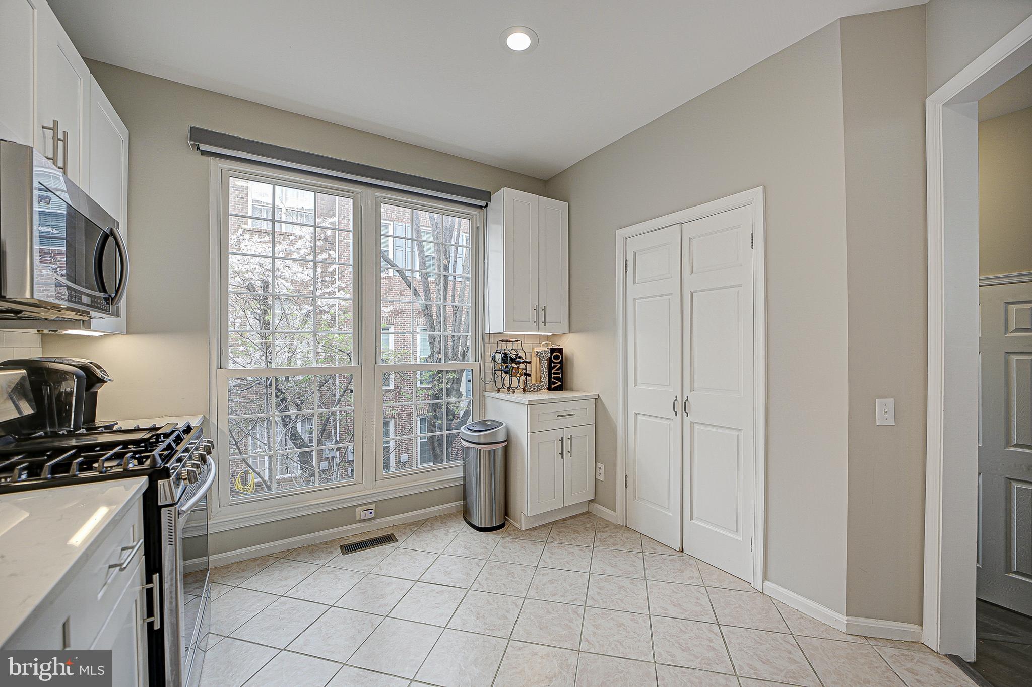 6024 RICKETTS WALK