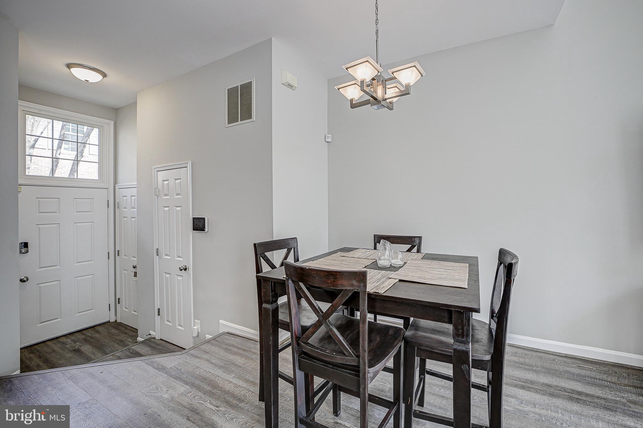 6024 RICKETTS WALK