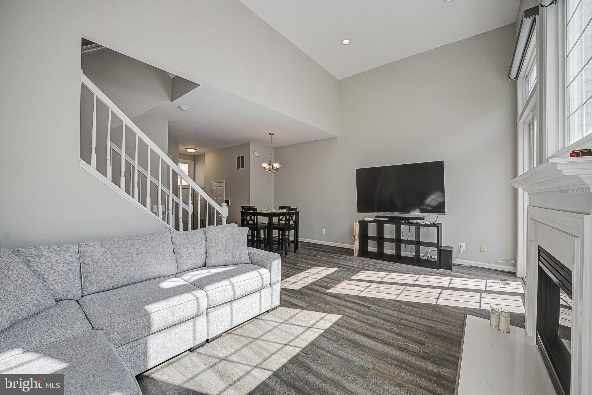 6024 RICKETTS WALK