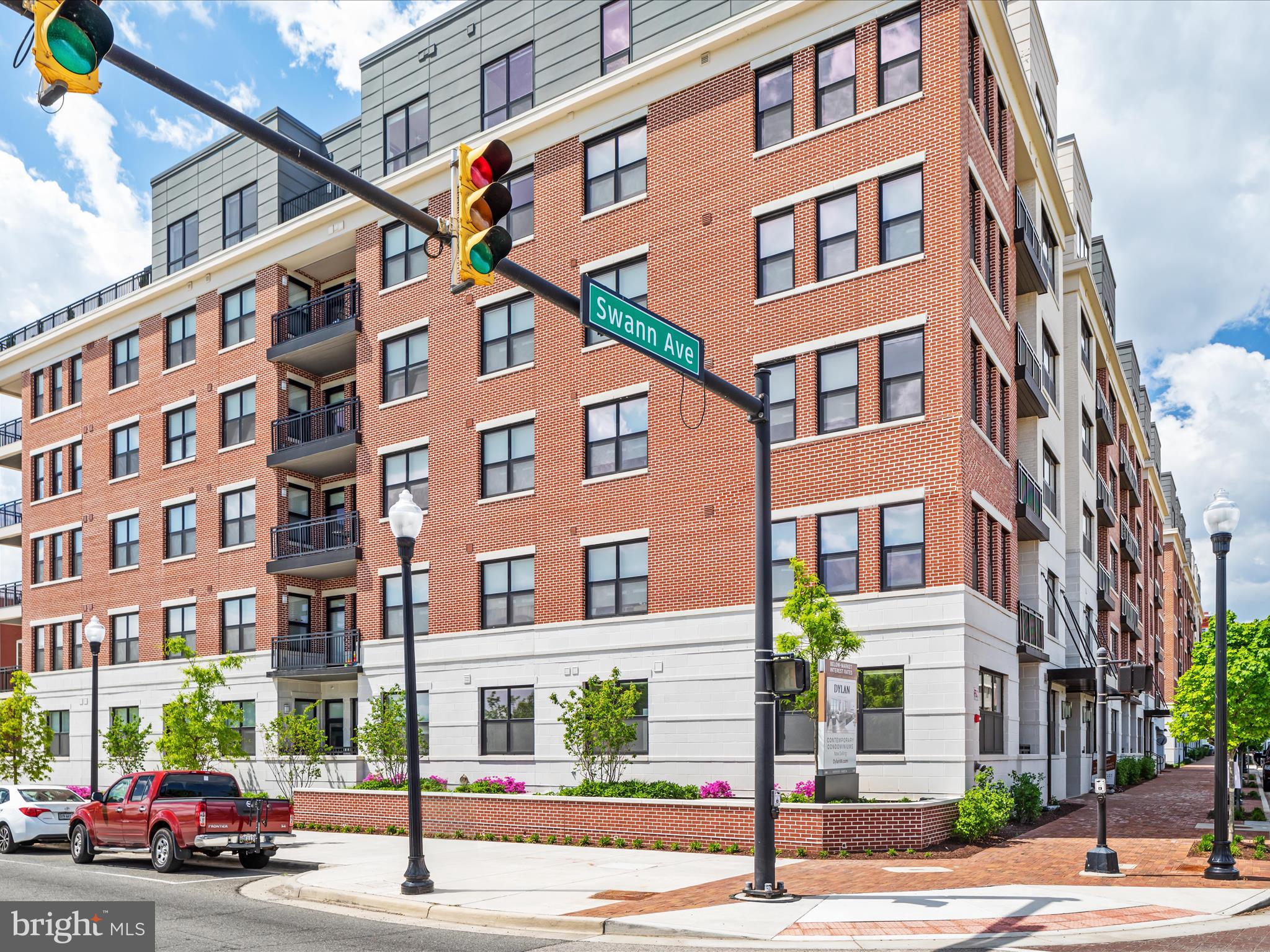737 SWANN AVENUE 401