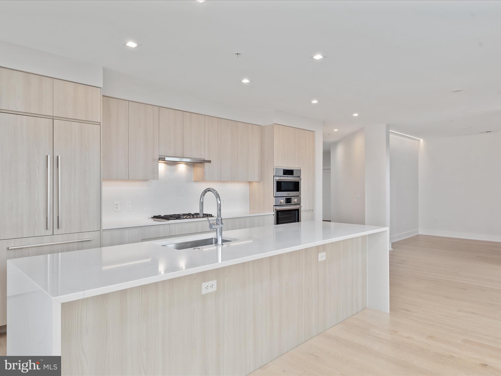737 SWANN AVENUE 401