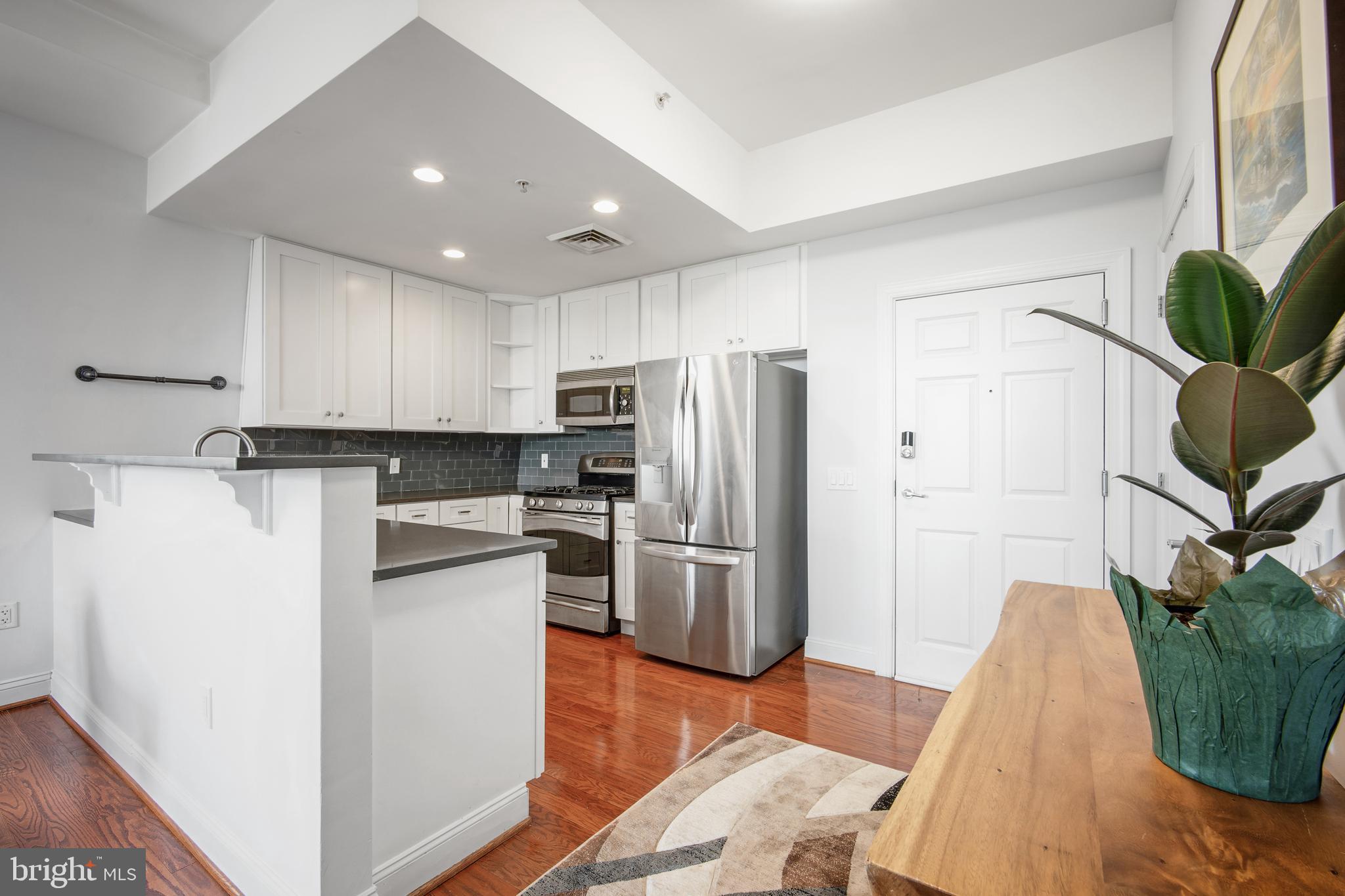 1111 ORONOCO STREET 525