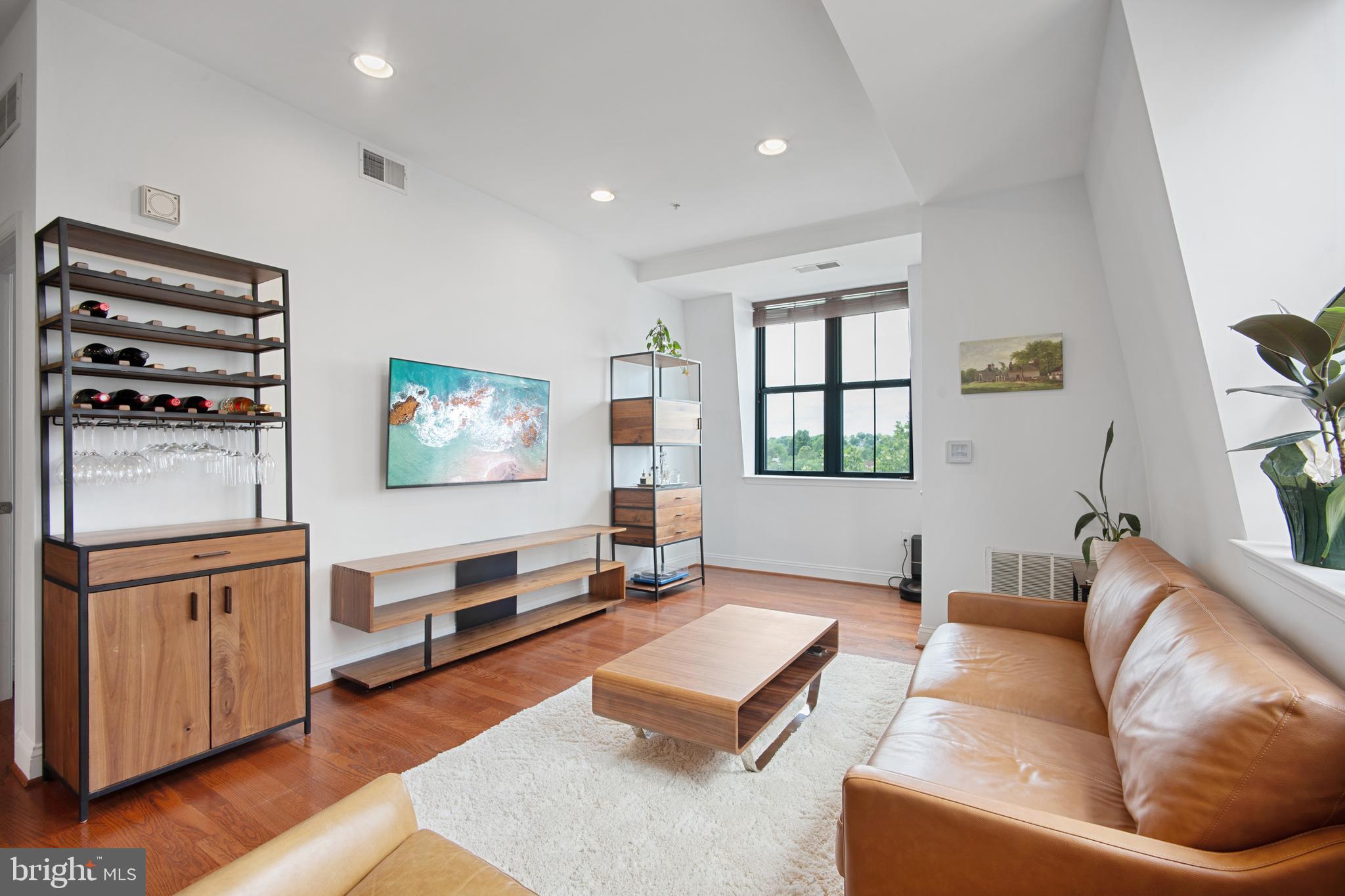 1111 ORONOCO STREET 525