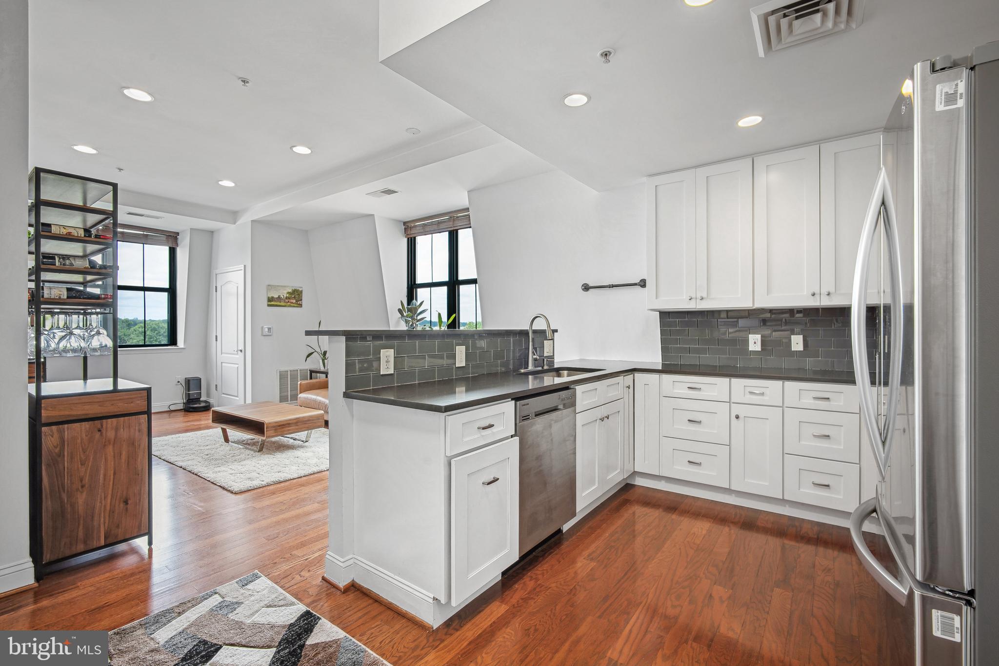1111 ORONOCO STREET 525