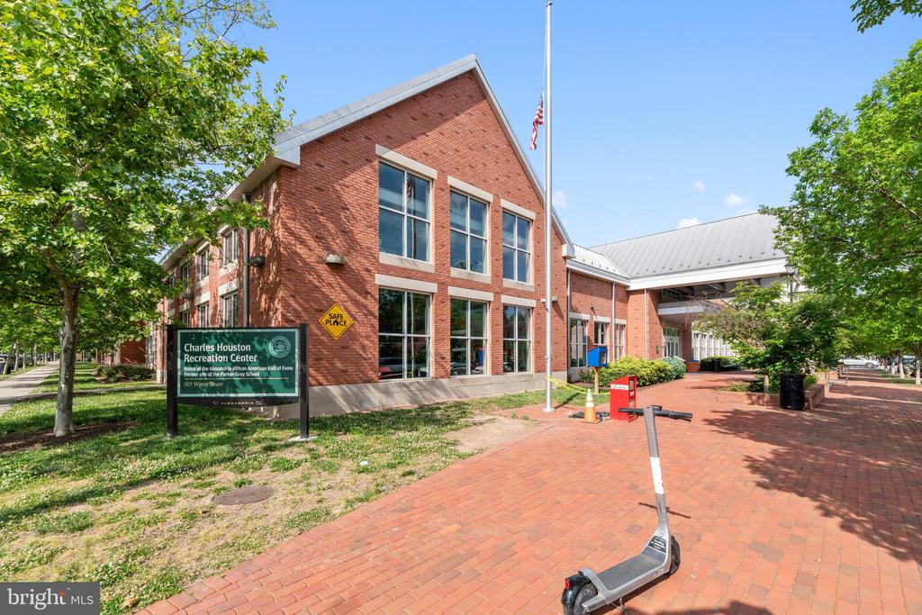 1111 ORONOCO STREET 525