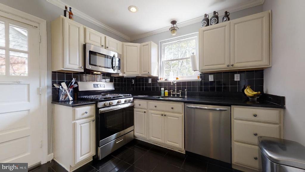 806 N OVERLOOK DRIVE