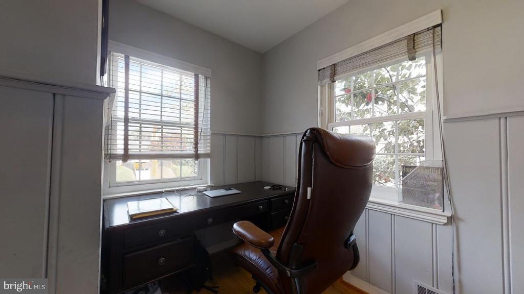 806 N OVERLOOK DRIVE