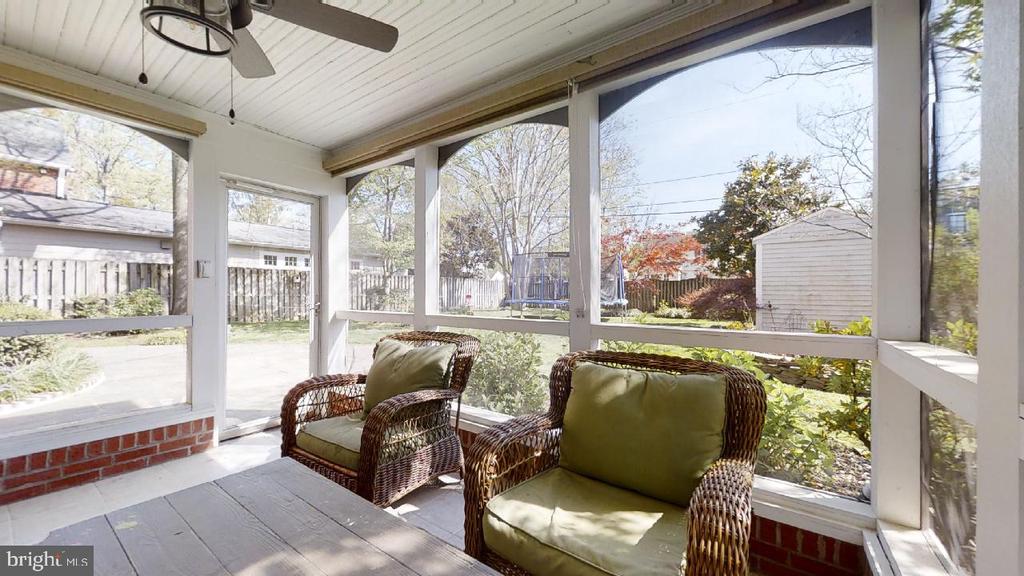 806 N OVERLOOK DRIVE