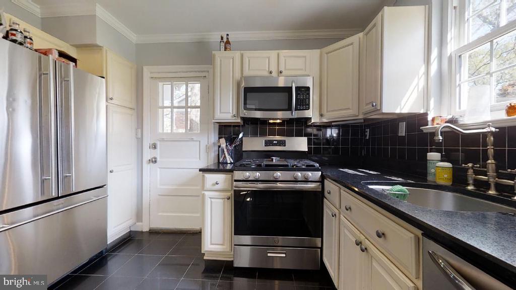 806 N OVERLOOK DRIVE
