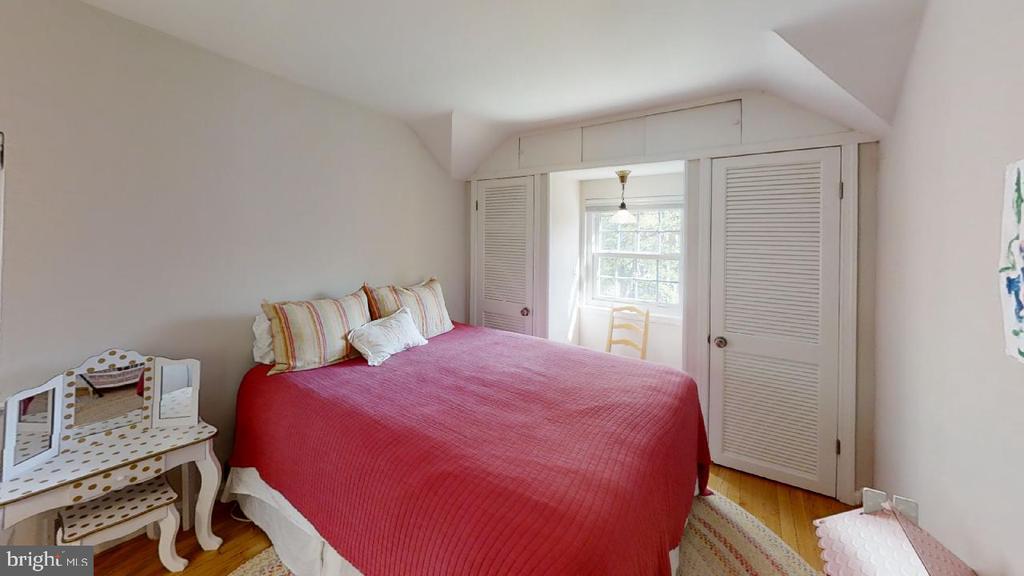 806 N OVERLOOK DRIVE