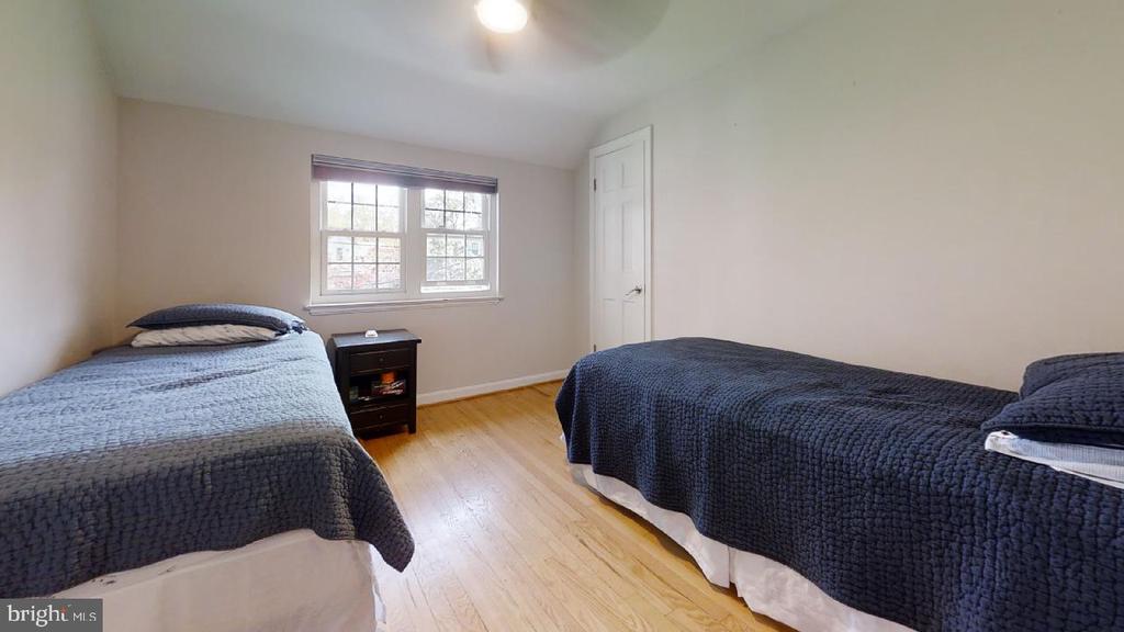 806 N OVERLOOK DRIVE