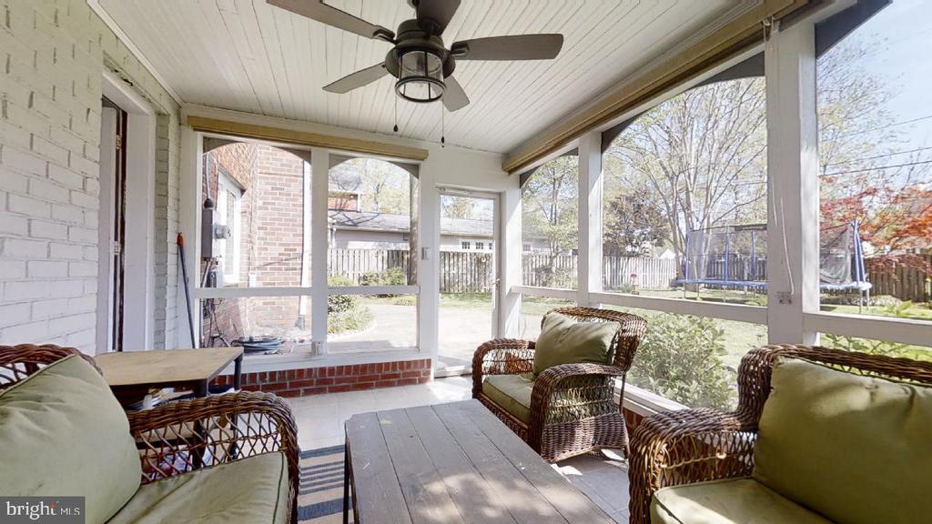 806 N OVERLOOK DRIVE