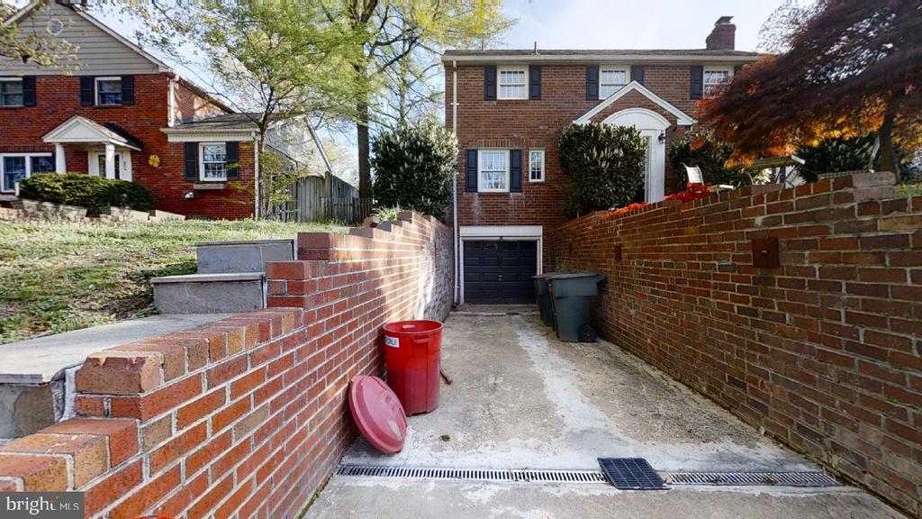 806 N OVERLOOK DRIVE