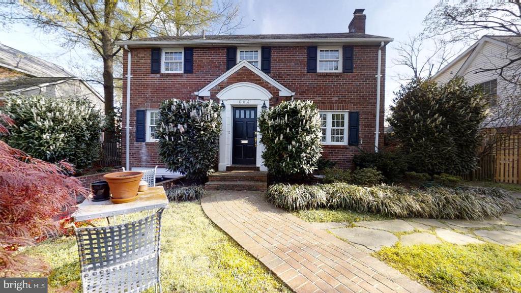 806 N OVERLOOK DRIVE