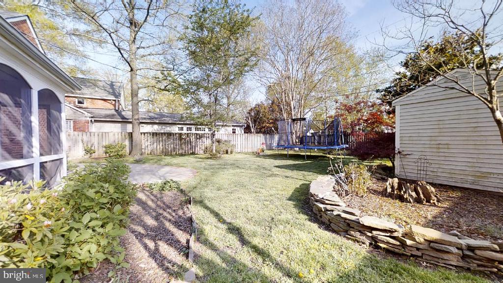 806 N OVERLOOK DRIVE