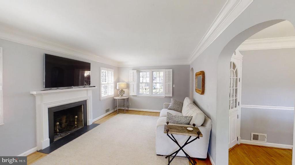 806 N OVERLOOK DRIVE