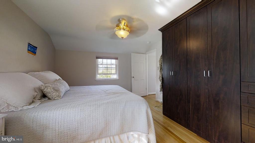 806 N OVERLOOK DRIVE