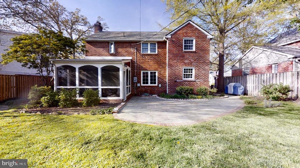 806 N OVERLOOK DRIVE