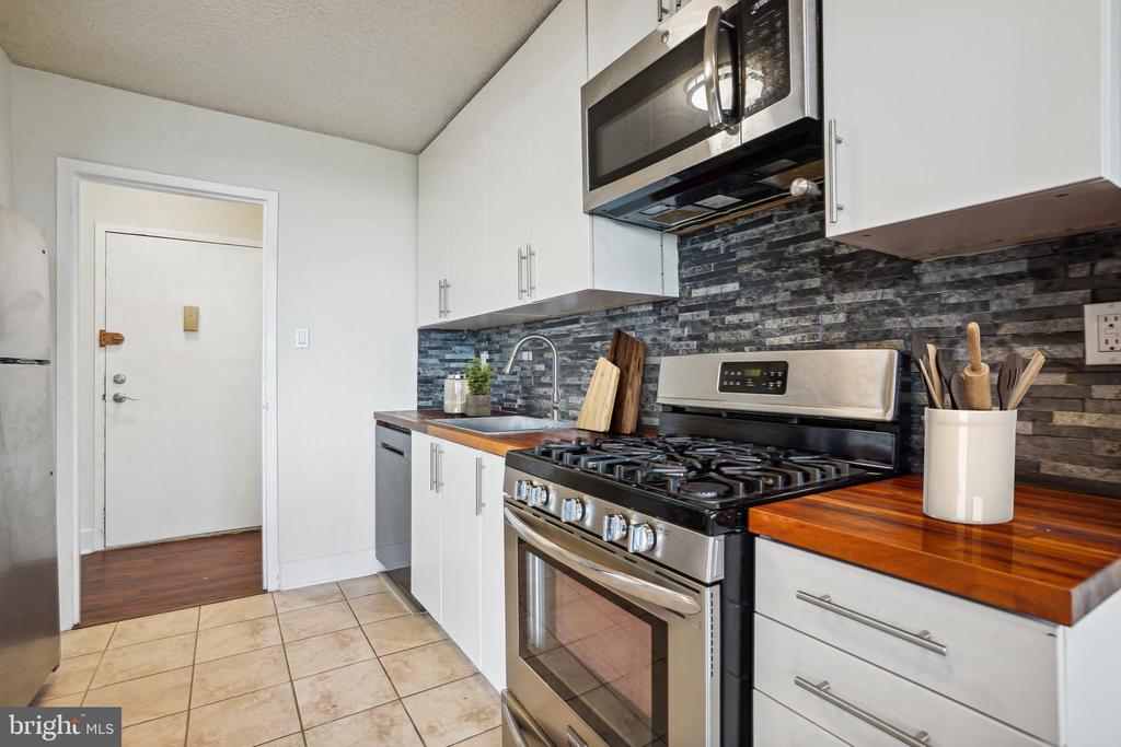 2500 N VAN DORN STREET 1021