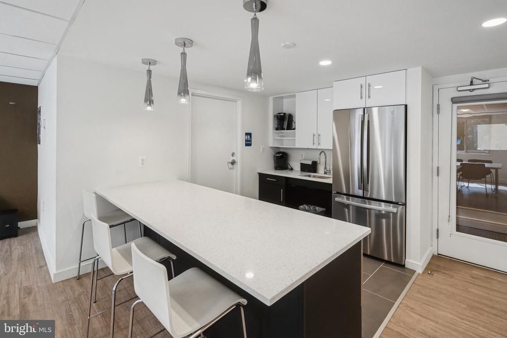2500 N VAN DORN STREET 1021