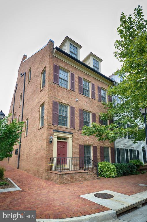 418 N ROYAL STREET